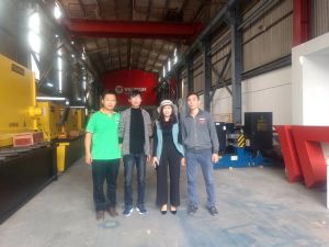 山東數(shù)控車床生產(chǎn)廠家---泰安鈺卓機(jī)械  越南客戶順利培訓(xùn)完成